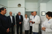 12.09.2024 Вручение клеточного анализа CAL- 8000  Областной клинической больнице.